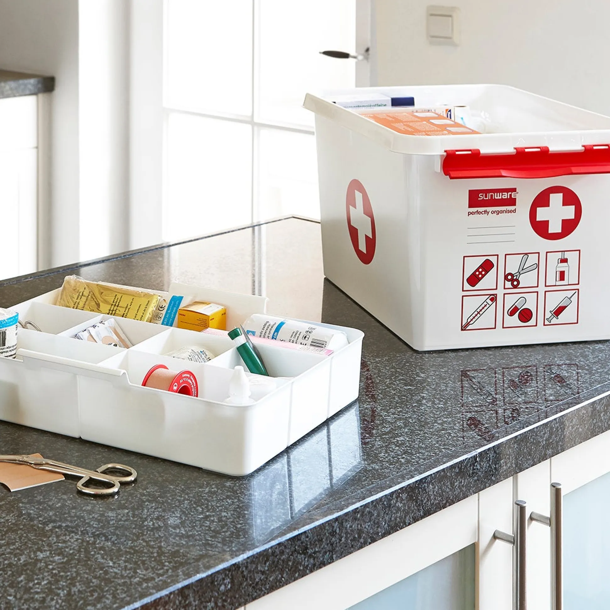 Q-Line first aid box 22L Sunware